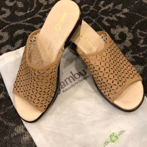 NWOT Jambu Ronnie Tan Suede Wedge Sandal
